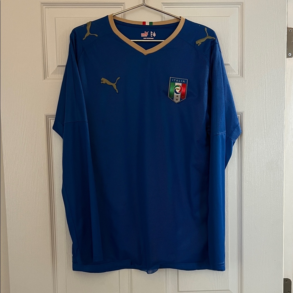 Retro Puma Men’s Italy Long Sleeve soccer Jersey size medium